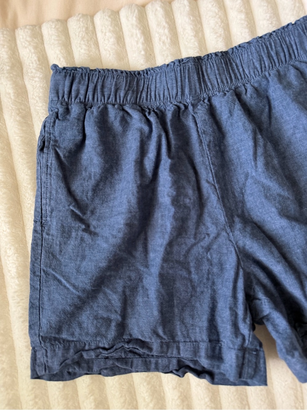 Dunnes High-Waist Women’s 55% Linen 45% Cotton Shorts in Navy - Picture 2 of 5